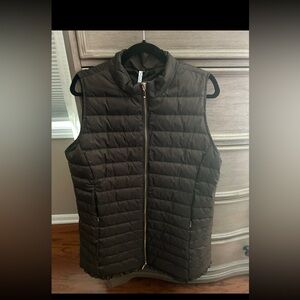 Lulu B puffer vest. Size large